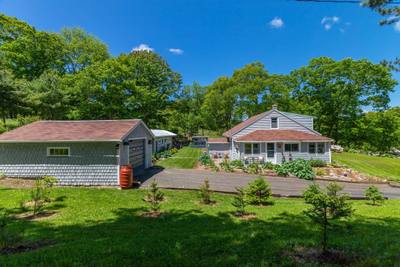 1070 River Road — photo 3