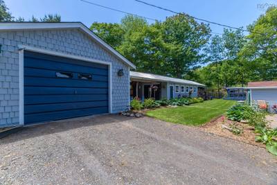 1070 River Road — photo 4