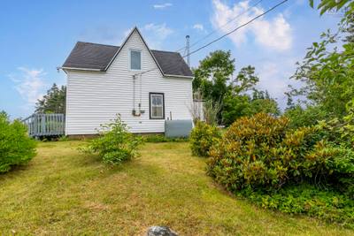 140 Hartling Road — photo 4