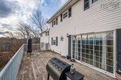 894 Morden Road — photo 3