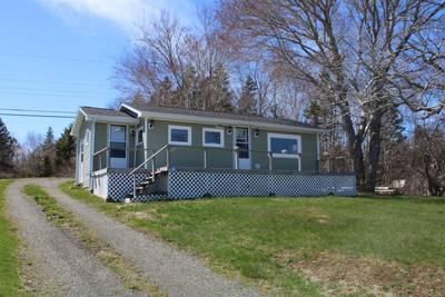 638 French Road — photo 2