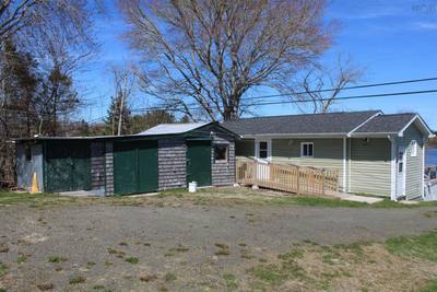 638 French Road — photo 7