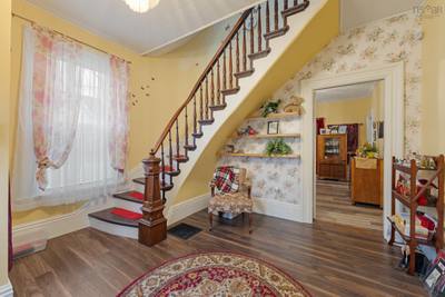 45 Alma Street — photo 2