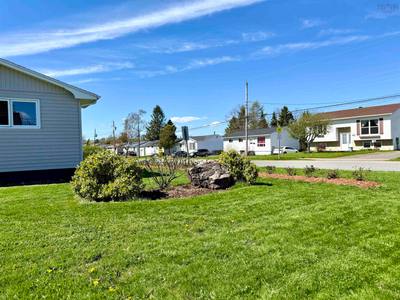 24 Rhodes Avenue — photo 2