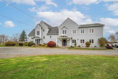215 Cloverdale Drive — photo 3