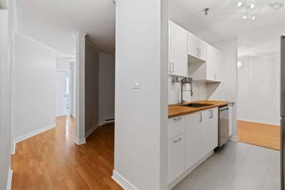15 Langbrae Drive #403 — photo 3