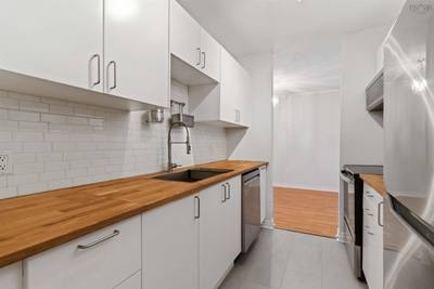 15 Langbrae Drive #403 — photo 4