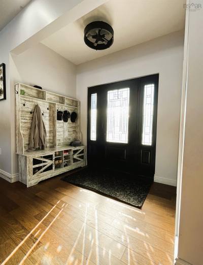 27 Molly Lane — photo 2