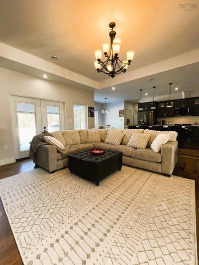 27 Molly Lane — photo 4