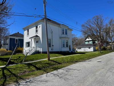 48 Albert Street — photo 3