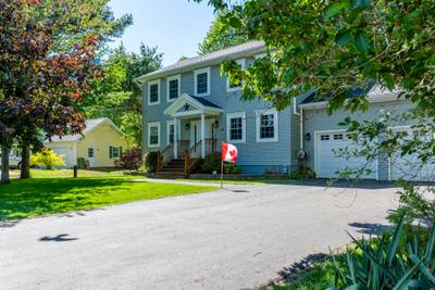 34 Gravenstein Drive — photo 2