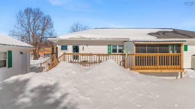 209 Louise Street — photo 3