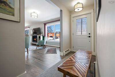 209 Louise Street — photo 4
