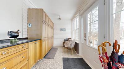 1484 Bridge Street — photo 3