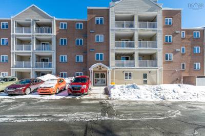 15 Langbrae Drive #308 — photo 3