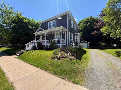 232 Brunswick Street — photo 2