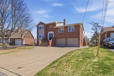 147 Flagstone Drive — photo 2
