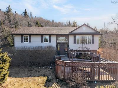 38 Charles Mead Drive — photo 2