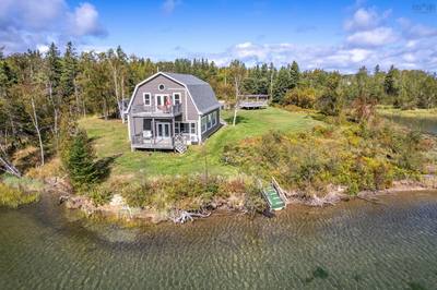 696 Point Aconi Road — photo 4