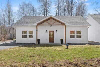 15 Chalet Crescent — photo 3