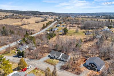 15 Chalet Crescent — photo 5