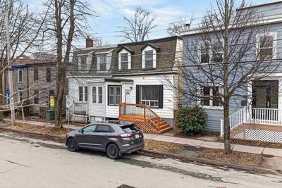 2490 John Street — photo 3