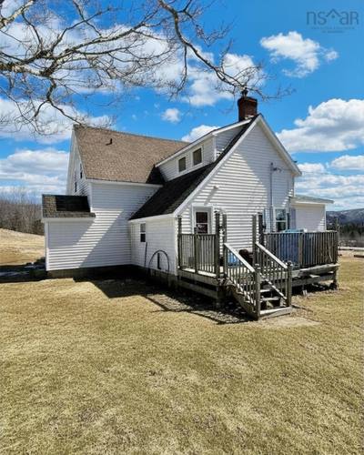 2041 Strathlorne-Scotsville Road — photo 2