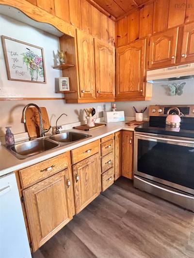 2041 Strathlorne-Scotsville Road — photo 7