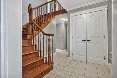 144 Pinewood Crescent — photo 4