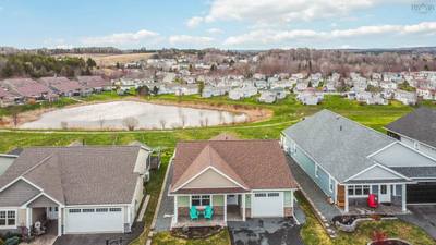 35 Elizabeth Avenue — photo 2
