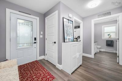 35 Elizabeth Avenue — photo 4
