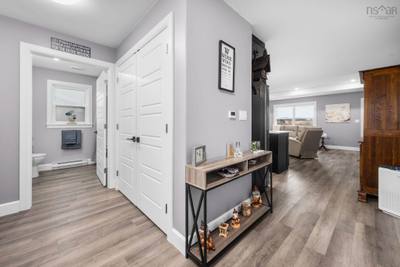 35 Elizabeth Avenue — photo 5