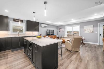 35 Elizabeth Avenue — photo 6