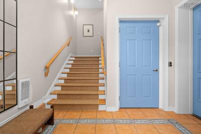 12 Falcon Place — photo 2