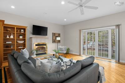 12 Falcon Place — photo 3
