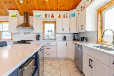 2435 Main Shore Road — photo 7