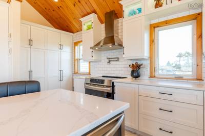 2435 Main Shore Road — photo 8