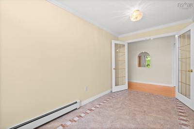 152 Roxbury Crescent — photo 3
