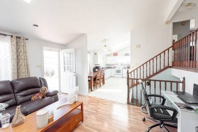 494 Lorne Street — photo 2