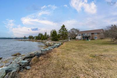 228 Ostrea Lake Road — photo 2