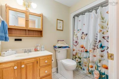 228 Ostrea Lake Road — photo 8