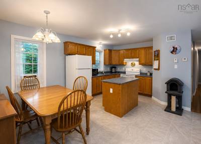 14 Lawrence Street — photo 2