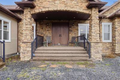 695 Sandwick Drive — photo 2