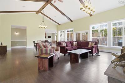 695 Sandwick Drive — photo 4