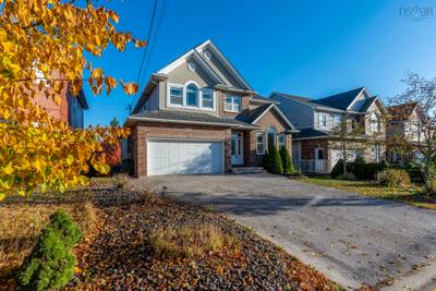 153 Ravines Drive — photo 2