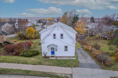 214 Alexandra Street — photo 2