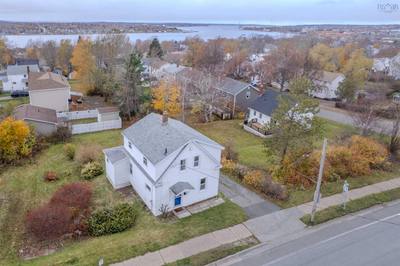 214 Alexandra Street — photo 3