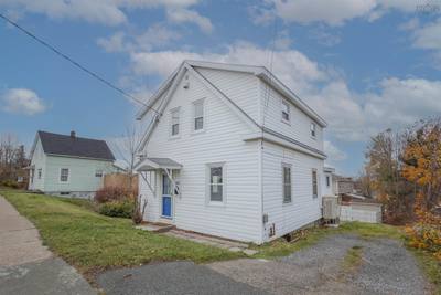214 Alexandra Street — photo 4