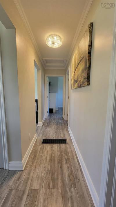 202 Saunders Road — photo 3