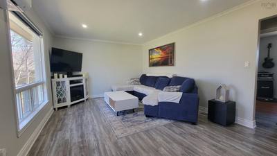 202 Saunders Road — photo 4